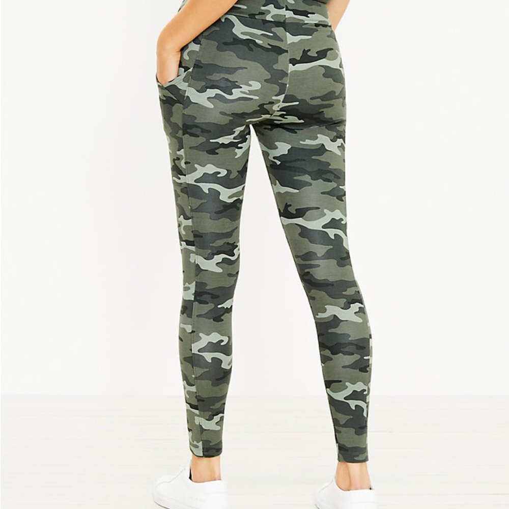 NWT Lou & Grey Camo Ponte Side Pocket Leggings Dusty Pistachio (Green), XS